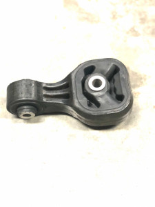 JAZ20MOUTLA - TORQUE MOUNTING * LOWER * AUTO