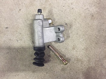S5A0CSC - CLUTCH SLAVE CYLINDER * 01-05